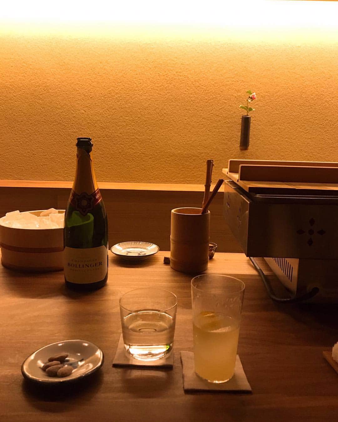 のインスタグラム：「⋆* 終わりの季節  っていう良きバー！ . #六本木#bar」