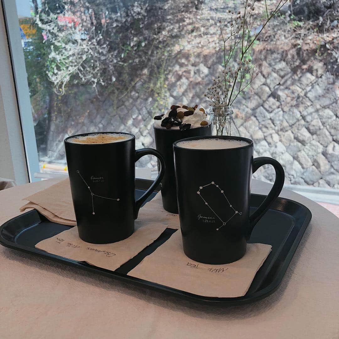 浪花ほのかのインスタグラム：「、 、 、  お買い物の途中で寄ったカフェが可愛かった。タピオカだよ  まだまだ載せちゃうけど宜しいかな？  #タピオカ #韓国カフェ #弘大」