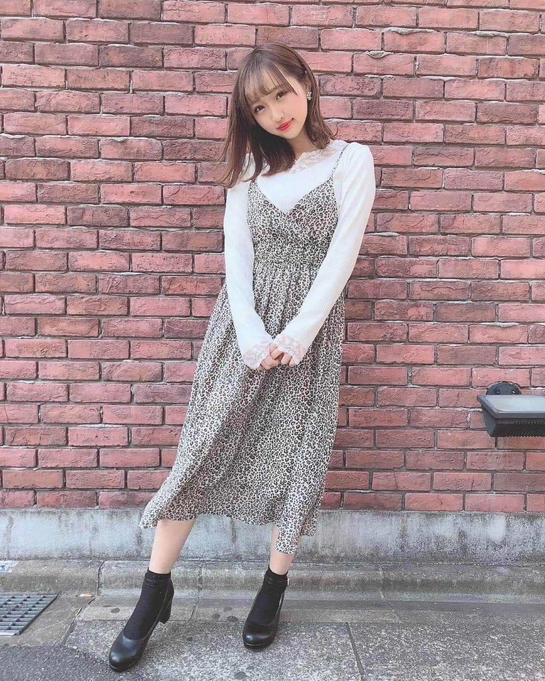 星野麻里愛さんのインスタグラム写真 - (星野麻里愛Instagram)「wegoコーデ🌸 レオパードのキャミワンピースに 春っぽくホワイトのレースの トップスを合わせてみました。 かわいい〜！！！ シフォンキャミワンピース ¥3590+税  #wego #wego大須店 #レオパード #ロングワンピース #キャミワンピ  #ヒョウ柄 #春コーデ#まりあコーデ」4月5日 19時58分 - maria.pink28
