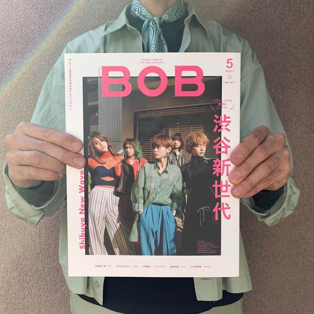 森田 幸助のインスタグラム：「BOB5月号 表紙担当させて頂きました🎊テーマは『渋谷新時代』 8年前に渋谷にサロンを構え、感慨深いものがあります。当時はヘアサロンのイメージがなかった渋谷。 今や世界中のカルチャーが集まる街。 そんな渋谷の今を感じれる特集になっています。表紙では5サロンでの並びのショット😎」