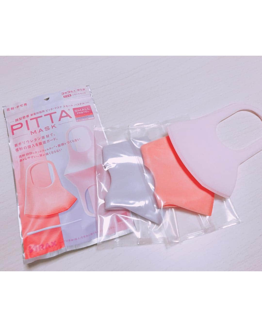 祥子さんのインスタグラム写真 - (祥子Instagram)「🧚‍♀️ オススメのマスク♥️ 「PITTA MASK(ピッタマスク)」 : スタイリストさんに教えてもらって試してみたの。 コレ、本当に本当に着け心地が良い😍 とても柔らかい素材だから長時間つけてても耳が痛くならない！！ フィット感最高だし、カラーバリエーションも豊富💓 洗って何度か使えて経済的なところもgood👍✨ : 普通のマスク派だったけど、 このピッタマスクを試して速攻ピッタ派になりました😍 : マスクもオシャレな時代が来たんだなぁ😊🌸 #オススメ #マスク #pittamask #ピッタマスク #着け心地 #最高 #カラバリ #豊富  #色んなカラーを試してみたい #お気に入り」4月5日 20時15分 - sho_ko.0413