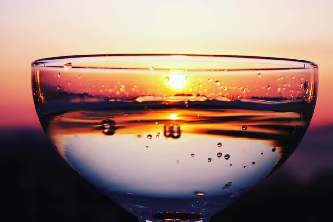 リゾートホテルオリビアン小豆島さんのインスタグラム写真 - (リゾートホテルオリビアン小豆島Instagram)「こんばんは！オリビアン小豆島です。  桜もいいけど、オリビアンと言えばやっぱり夕陽‼️ 今日も夕陽が綺麗でしたよ‼️ --------------------------------------------------------------------------- ◆リゾートホテル オリビアン小豆島◆ URL：https://olivean.com/  TEL：0879-65-2311  mail：olivean-shoudoshima@mystays.com  Instagram：@olivean_shodoshima  ハッシュタグ　 #olivean_shodoshima  #olivean  #オリビアン  #オリビアン小豆島 #オリビアンの夕陽 #ランチバイキング #オリビアンのランチバイキング ◆レストランページはこちら↓◆ https://olivean.com/restaurants/lunch/index.html 2019年2月からランチは土日祝日のみ ランチバイキングの営業とさせていただきます。  一部：11:00～12:30 二部：11:30～13:00 三部：12:45～14:15 ◆宿泊プラン一覧はこちら↓◆ https://olivean.com/accommodation/plan/index.html --------------------------------------------------------------------------」4月5日 20時10分 - olivean_shodoshima