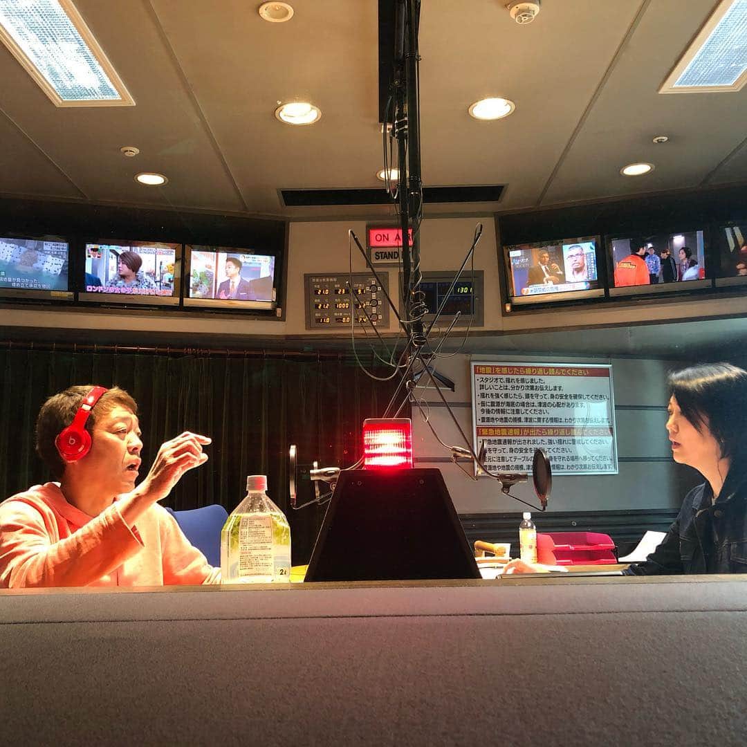 TBSラジオ「たまむすび」さんのインスタグラム写真 - (TBSラジオ「たまむすび」Instagram)「「生活は踊る」選曲担当！高橋芳朗さんによる新刊でました📚タイトルは『生活が踊る歌』🎶💕 TOKYOもんは、この春上京してきた人にも聞いて欲しい「新宿駅」特集🚉 PNKパイセン…眉間にシワよってます笑  #tama954 #たまむすび #外山惠理 #玉袋筋太郎 #生活は踊る #高橋芳朗 #ジェーンスー #新宿駅 #tokyoもん #三太郎さんから塩パンの差し入れ届く #激ウマ塩パン #tbsラジオ」4月5日 20時12分 - tamamusubi905954