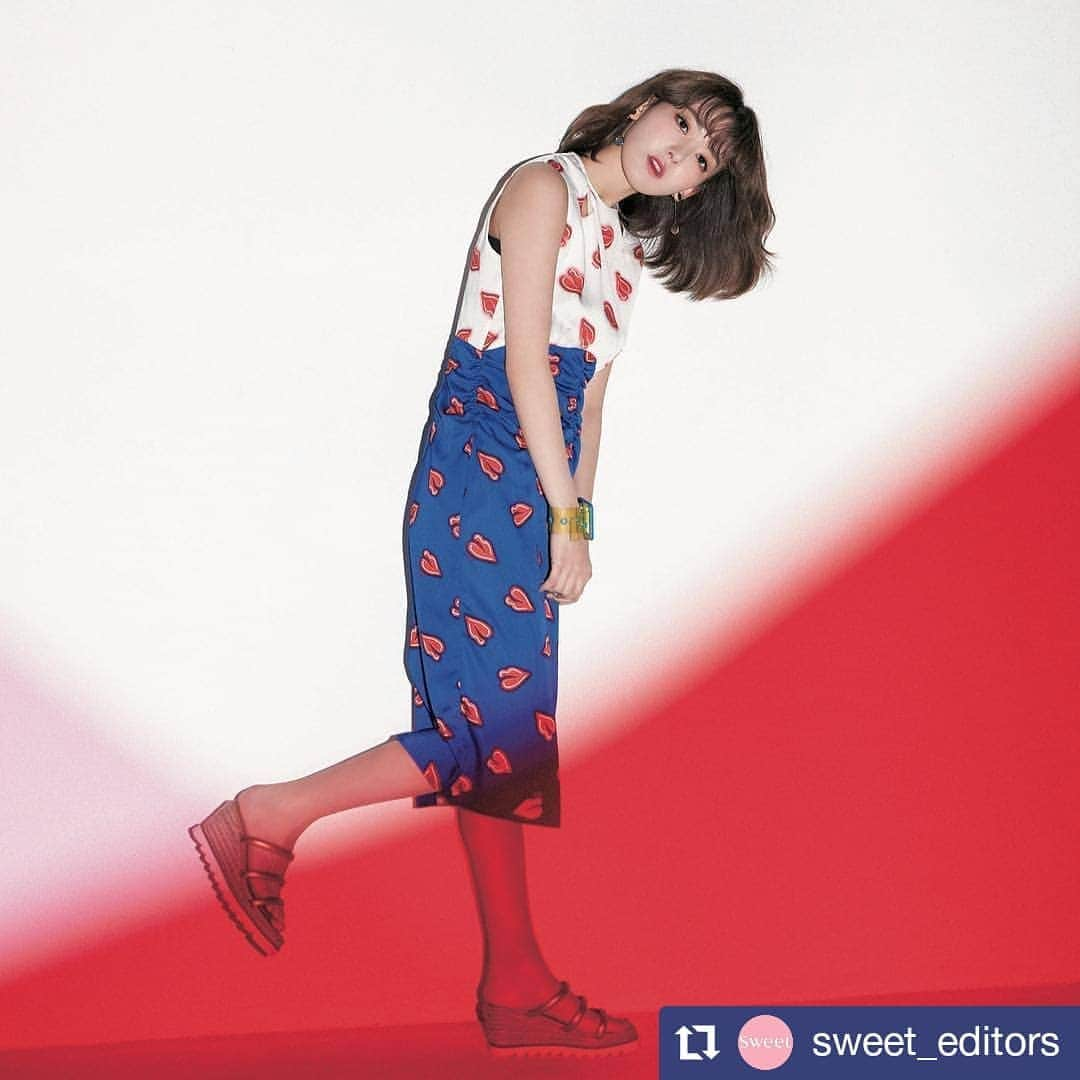 宮脇咲良さんのインスタグラム写真 - (宮脇咲良Instagram)「#Repost @sweet_editors • • • • • • 発売中のsweet4月号には、大注目のガールズグループ、IZ＊ONE（アイズワン）が登場💗 日本から参加の咲良ちゃん、奈子ちゃん、仁美ちゃんをはじめとする12人のメンバーに話を聞いたよ🥰 ファッション👗から美容💄、最新のエンタメ情報まで、韓国トレンドもたっぷり紹介しています！ まだ見てないコは週末にチェックしてね！  #スウィート #izone #韓国ファッション #オルチャン #宮脇咲良 #さくら #miyawakisakura #sakura #hkt48 #akb48 #izone #produce48 #미야와키사쿠라」4月5日 20時12分 - mywkblossom