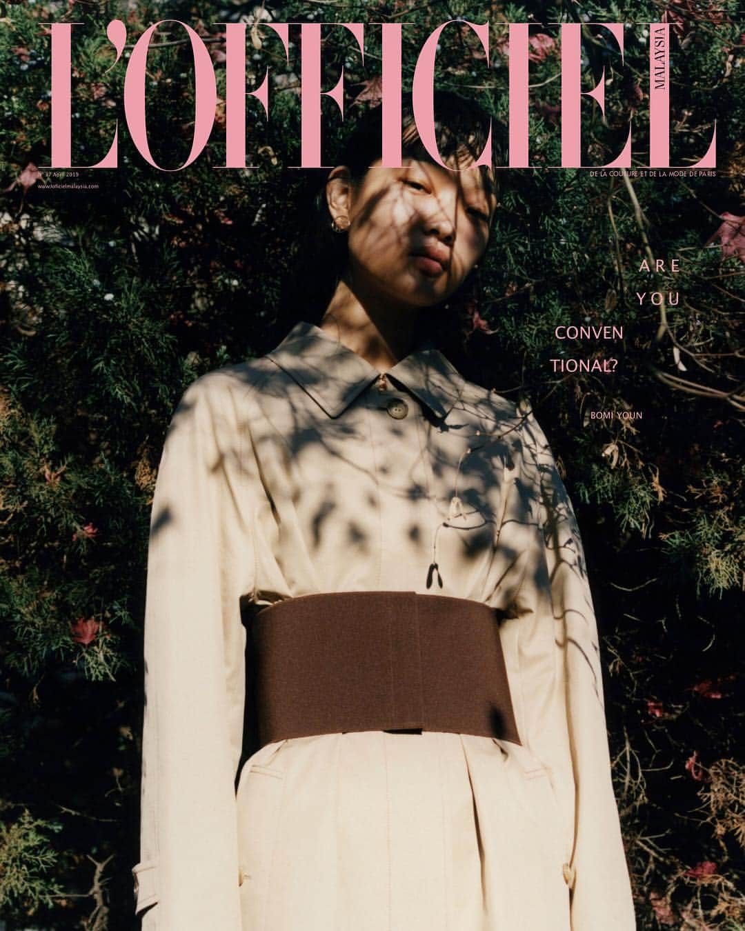 Burberryさんのインスタグラム写真 - (BurberryInstagram)「Cho Gi Seok captures Bomi Youn for @LOfficielMalaysia in Look 1 from #Kingdom, #RiccardoTisci's debut runway collection on the streets of Seoul, Korea . #BurberrySpringSummer19 #TBRT #BurberryGeneration」4月5日 20時16分 - burberry