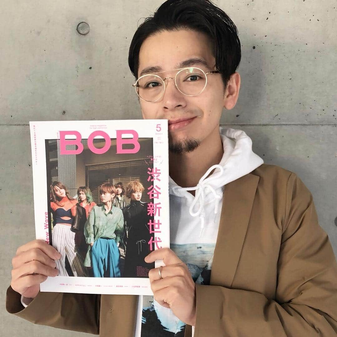 内田聡一郎さんのインスタグラム写真 - (内田聡一郎Instagram)「BOB5月号！表紙.巻頭担当しました！ 発売中！タイトルずはり渋谷新世代！ いまシブヤが面白い。 100冊買ってください！ 吉祥丸くん、BOBの皆様、黒岩さん ありがとうございました！ そして、なんとシブヤカラーも発売決定！ 撮り下ろしのヘアやレシピ、対談など盛りだくさん！ぜひこちらもお楽しみに！ #lecotokyo #LECO #表紙 #cover #巻頭 #担当 #BOB #髪書房  #ブリーチ #ハイトーンカラー #業界誌 #美容師 #シブヤ #渋谷 #shibuya  #5月号 #シブヤカラー」4月5日 20時19分 - soucuts