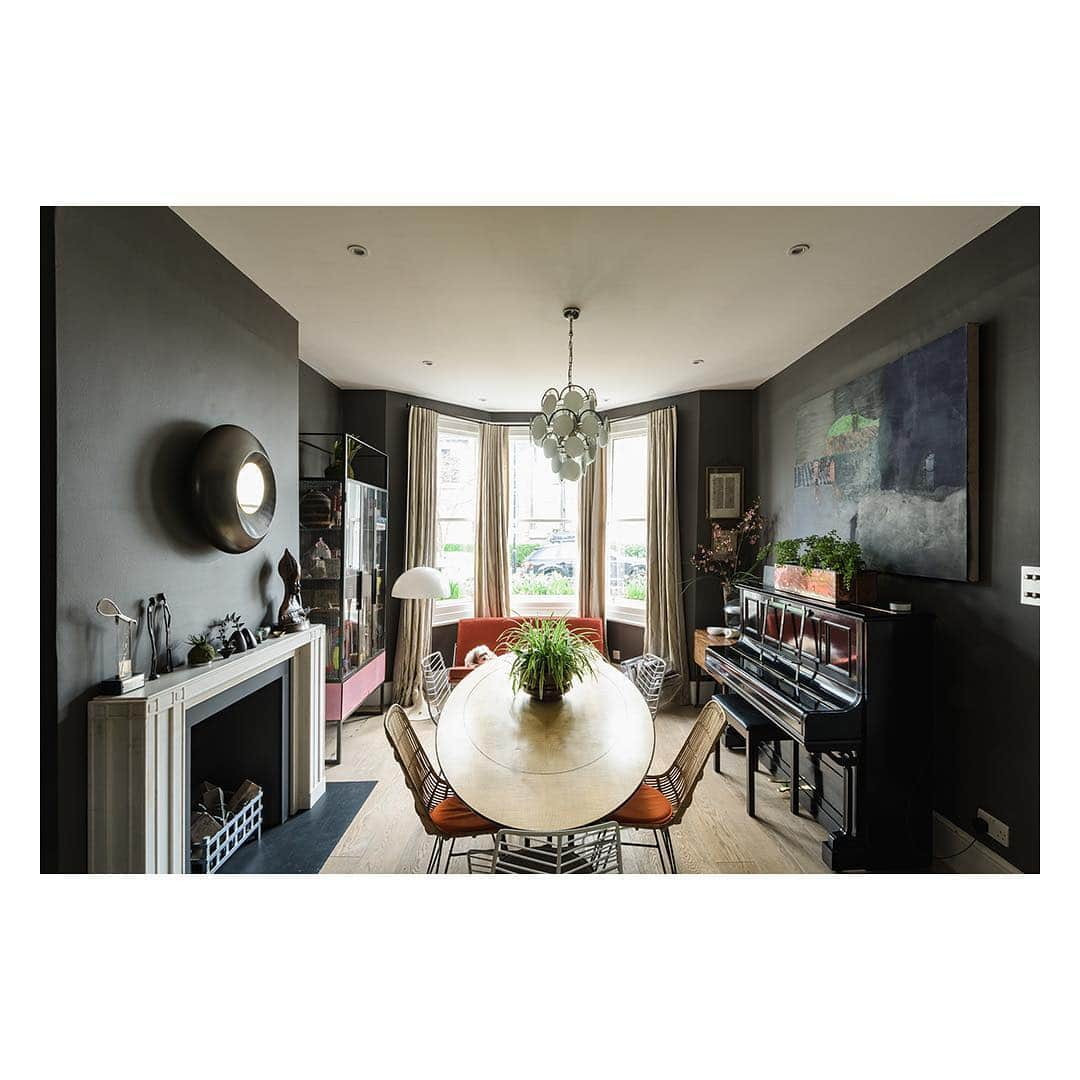 The Modern Houseさんのインスタグラム写真 - (The Modern HouseInstagram)「Joint Forces: a period home with contemporary interiors in Peckham. Link in our bio to view the sales particulars for Bushey Hill Road.  #peckham #renovated #periodhomes」4月5日 20時20分 - themodernhouse