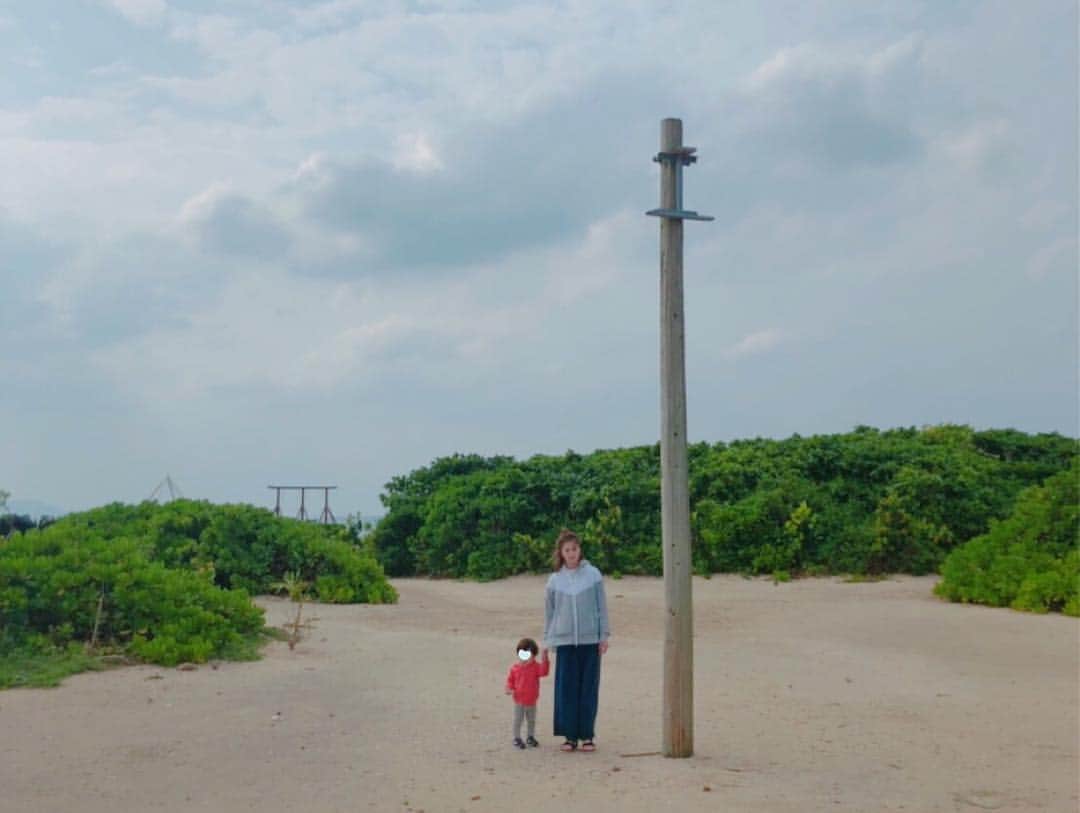 安田美沙子さんのインスタグラム写真 - (安田美沙子Instagram)「まだまだ続きます。幻の島から、違う島へ✨のーんびりしてて、ずっといたくなってしまうような島でした。息子くんは、小浜でお友達が出来ました☺️👶 男の子同士、年も近くて、帰る頃には刺激を受けて大自然の中を走り回るように。。 たまに、広い場所で思い切り走らせてあげたいな💕  #instagood #okinawa #kohamajima #sea #beatiful #nature #family #travel #thanks」4月6日 5時55分 - yasuda_misako