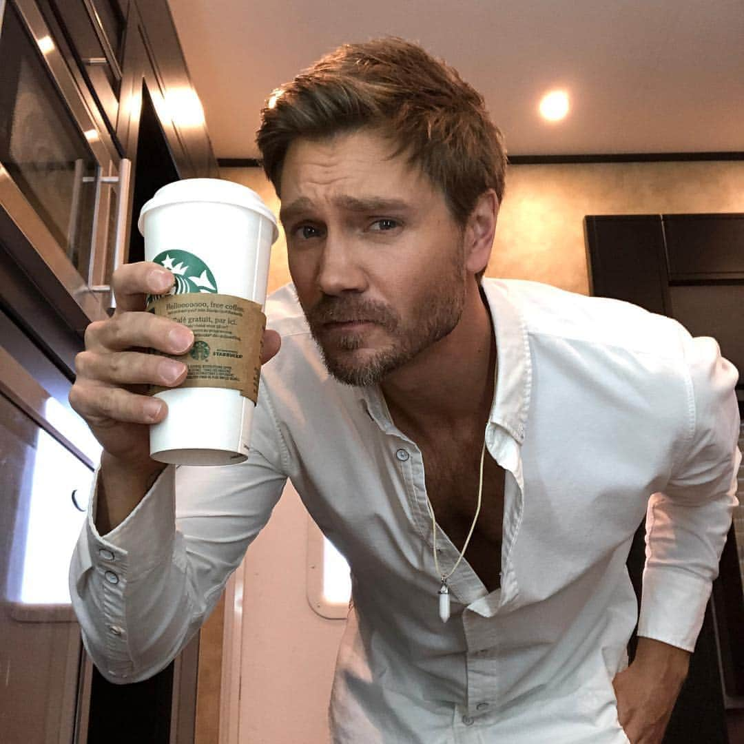 チャド・マイケル・マーレイさんのインスタグラム写真 - (チャド・マイケル・マーレイInstagram)「Even “The Farm” serves Starbucks. Not really but I’m working on it🧐 Nothing like a good cup of brew to crank out the late night shoots here @thecwriverdale I’m loving every minute. Happy Friday y’all! #edgarevernever #TheFarm #CoffeekeepsCultLeadersSharp #JoinUs #Riverdale #TheCW @thecw」4月6日 5時57分 - chadmichaelmurray