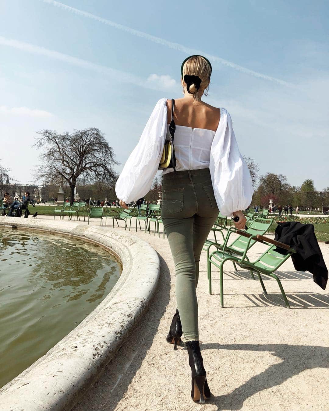 レオニー・ハンネさんのインスタグラム写真 - (レオニー・ハンネInstagram)「Jardin des tuileries, Paris. 🌷 Anzeige/Ad @7forallmankind_eu #7ForAllMankind #WeAreMankind #Paris」4月6日 6時08分 - leoniehanne