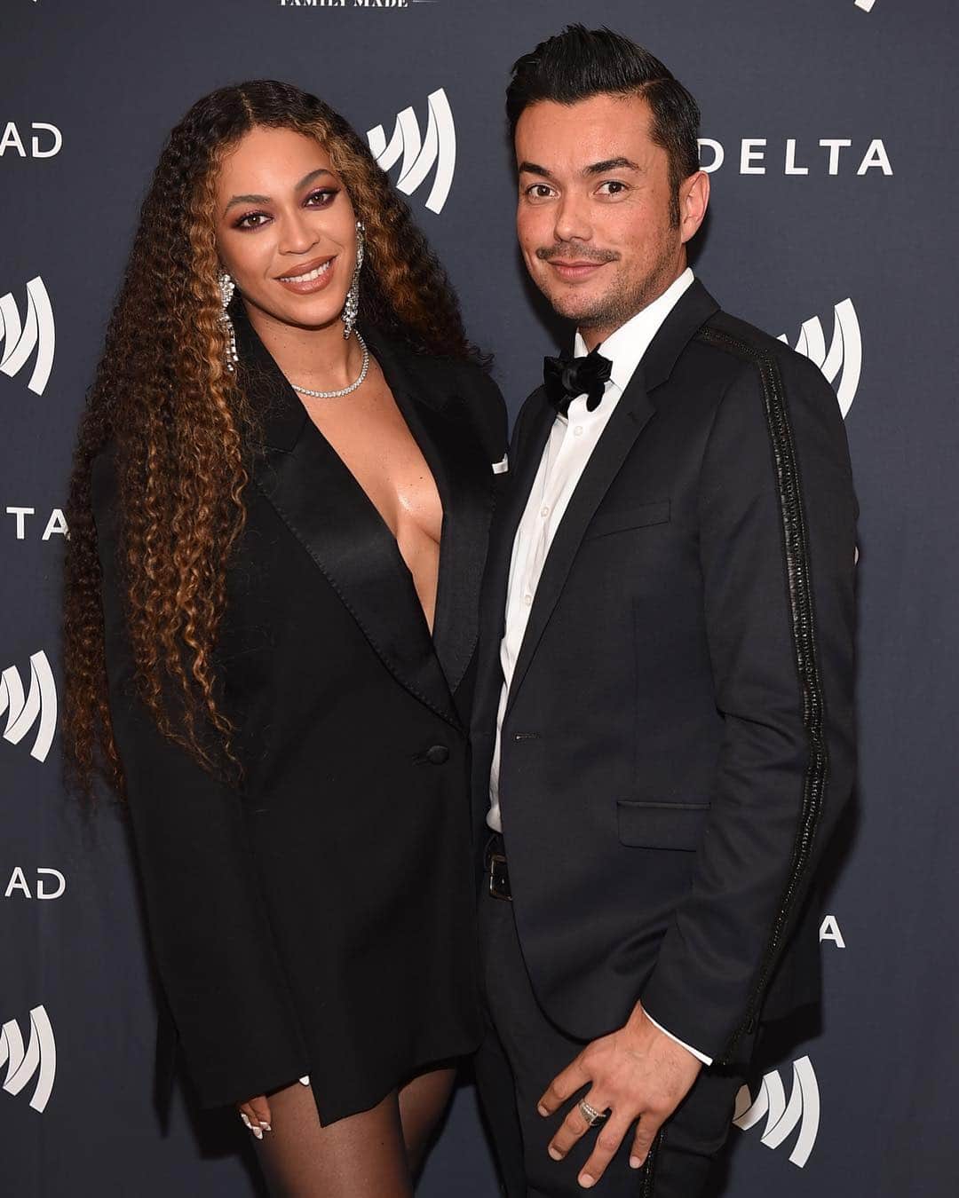 アンソニー・ラモスのインスタグラム：「I am so proud of the amazing evening we created with @beyonce & #JayZ at the #GLAADawards to celebrate the #LGBTQ community. THANK YOU ❤️」