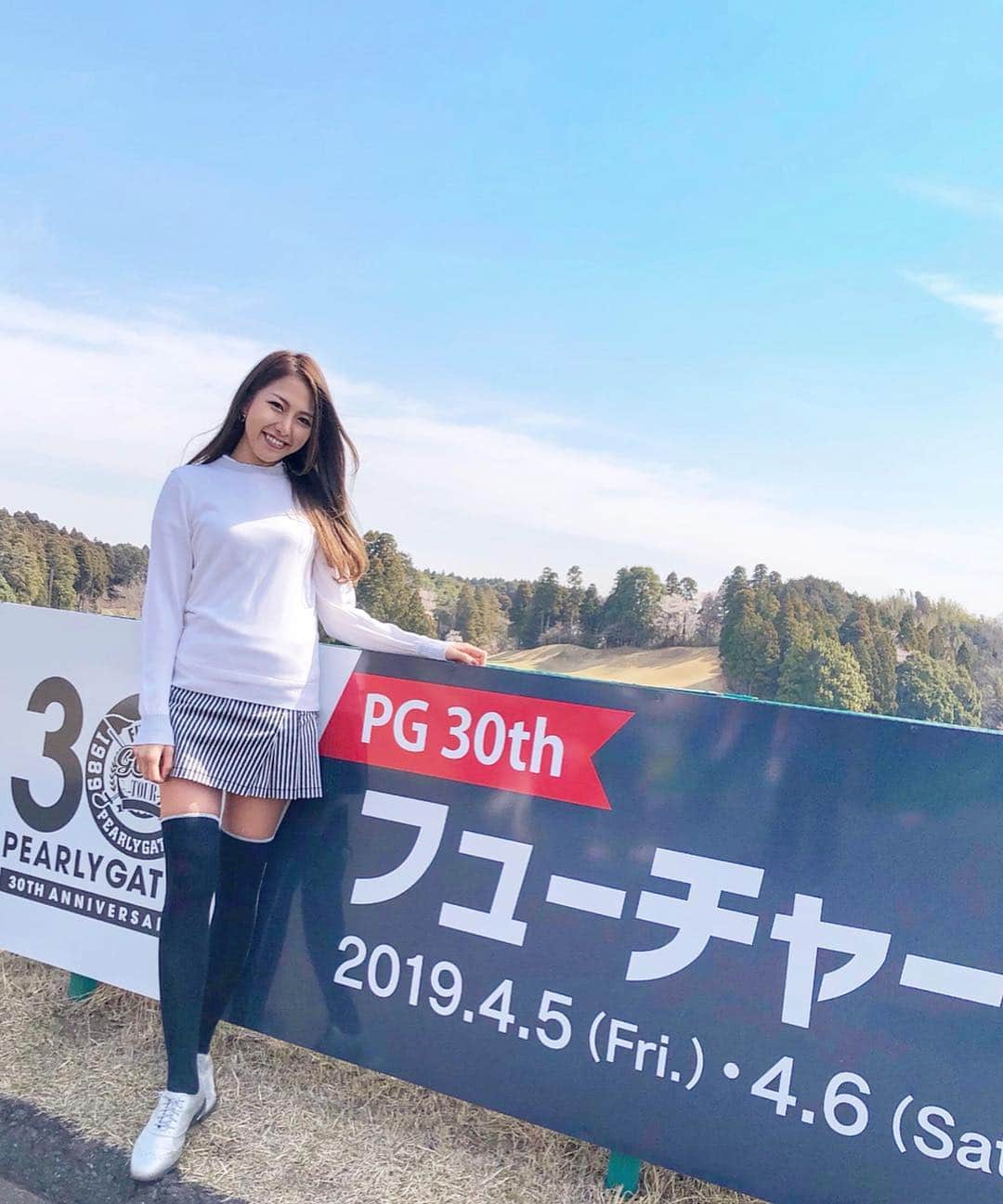 武田奈津美さんのインスタグラム写真 - (武田奈津美Instagram)「. おはようございます🕊♡ 昨日は「PEARLY GATES 30TH ANNIVERSARY フューチャーGOLFツアー2019」 in 太平洋クラブ成田コース⛳️のプロアマ試合に参加させていただきました☺️✨ フューチャーGOLFツアーはパーリーゲイツ設立30周年を記念して開催されている大会です㊗️✨ . 豪華プロゴルファーの皆さまが集まっていて終始キラキラ華やかでした☺️✨ 本日も応援しております！ 選手の皆さま頑張ってください🥰✨ . #パーリーゲイツ #pearlygates #futuregolftoure #太平洋クラブ成田コース #ゴルフ #ゴルフ女子 #スポーツ #武田奈津美 #golf #golfgirl #sports #natsumigolf #tokyo #japan #ゴルフウェア #セントアンドリュース #StANDREWS #春」4月6日 6時16分 - _natsumitakeda_