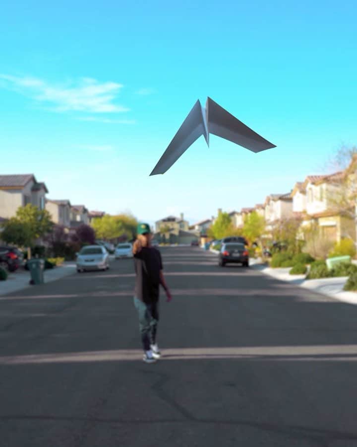 のインスタグラム：「Ready to take flight? Red Bull Paper Wings is back! 📃✈️ Submit your best 'aerobatics paper wings' video on Instagram using the hashtags #redbullpaperwings & #contest for a chance to win a trip to the World Finals in Austria.  Head to the link in our bio for official contest rules. 🎥: @cache_bunny  #givesyouwings #paperairplanes #austria」