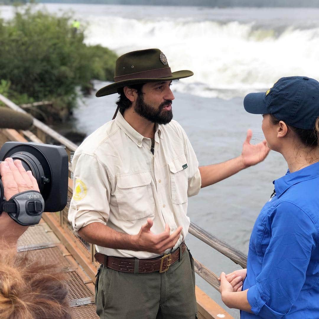 Good Morning Americaさんのインスタグラム写真 - (Good Morning AmericaInstagram)「Behind the scenes all this week with @ginger_zee in Argentina at #Iguazu National Park! #OurPlanetOnGMA @parquesnacionalesar」4月6日 6時27分 - goodmorningamerica