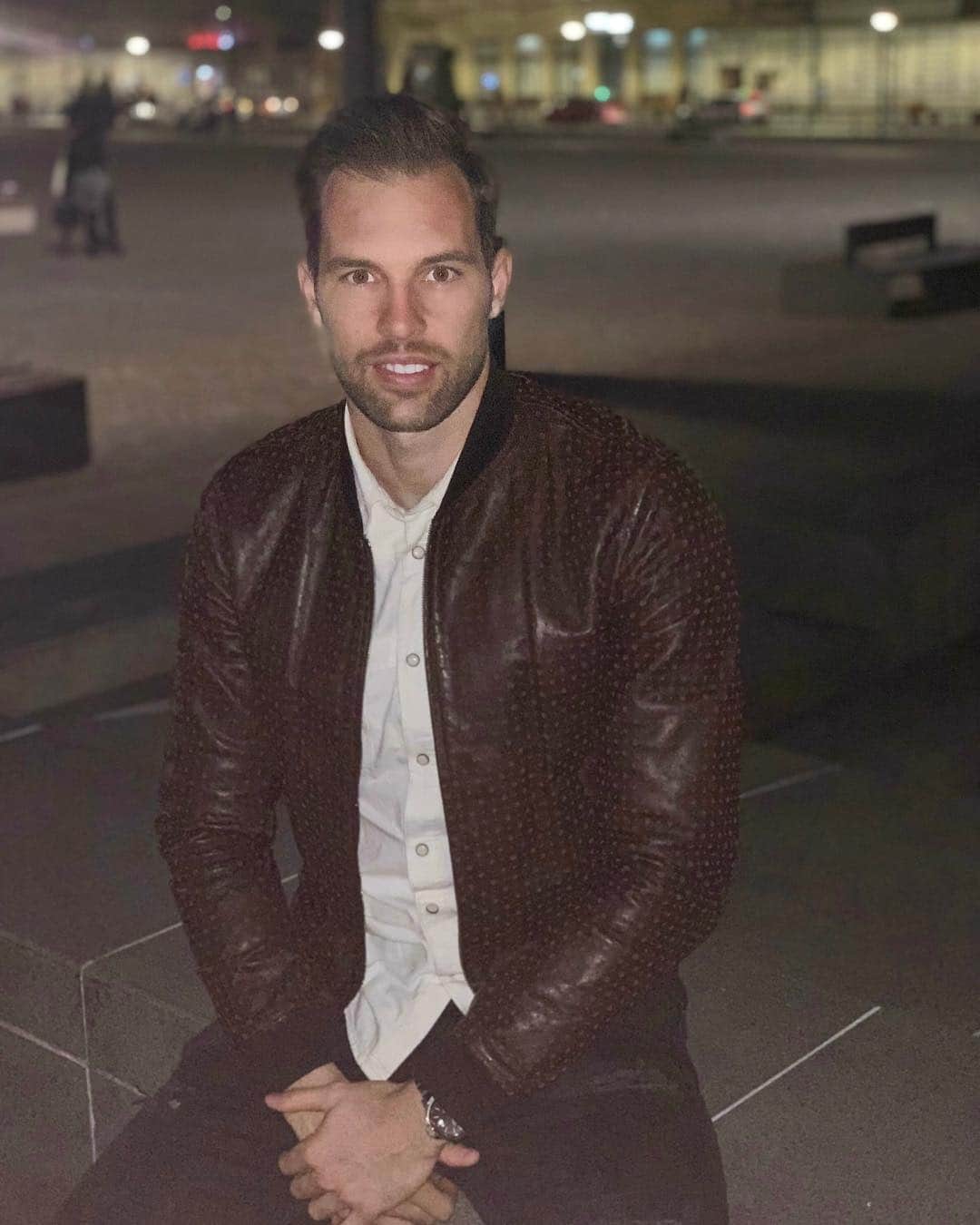 ヘスス・フェルナンデス・コラードのインスタグラム：「Buenas noches 💫 😘」