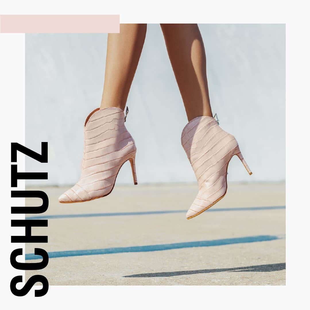 Schutzのインスタグラム：「Jumping into the weekend like 🌈 #UNLOCKYOURCITY #SCHUTZFALL」