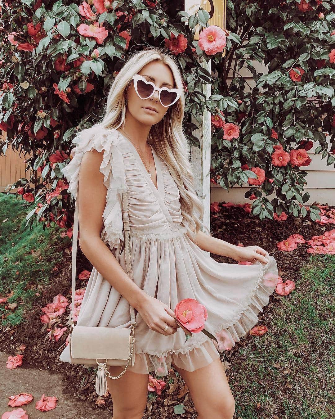 のインスタグラム：「@emilyrosehannon taking a casual stroll in the Amelia Dress 🕊」