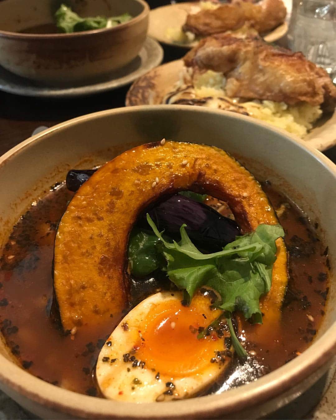 Sayaka.Mさんのインスタグラム写真 - (Sayaka.MInstagram)「. curry memory😍🇮🇳 . . 📸1枚目〜2枚目 📹3枚目動画 ジャドプールの新しい春野菜を取り入れた #南北プレート  2,100yen . 📸4枚目 旧南北プレート 2,200円 . 📸5枚目〜6枚目 #マタレー #プレミアムチキン いつもハンバーグにつられちゃうけど、このチキンカレーも美味しいんだよな〜😋❤️ . . という最近の#カレー活動 🍛 . #ジャドプール 011-520-4600 #北海道 #札幌市中央区 南6西24-3-21 1F・2F https://tabelog.com/hokkaido/A0101/A010105/1046448/ . マタレー 011-641-8844 北海道#札幌市 中央区南1条西23丁目1-8  https://tabelog.com/hokkaido/A0101/A010105/1025101/ . . =============== 私の食べ歩きの記録は My record of eating out. 제 외식기록 ↓↓↓ #sayaka動画 =============== . #カレー #カレー好き #カレー巡り #スープカレー #インドカレー #カレー部 #soupcurry #curry #インドカレー #北インド #北インド料理 #北インドカレー #南インド #南インド料理 #南インドカレー #ナン #チキンビリヤニ #バスマティライス #札幌グルメ #札幌ランチ #ジャド活」4月6日 6時34分 - insta.sayaka