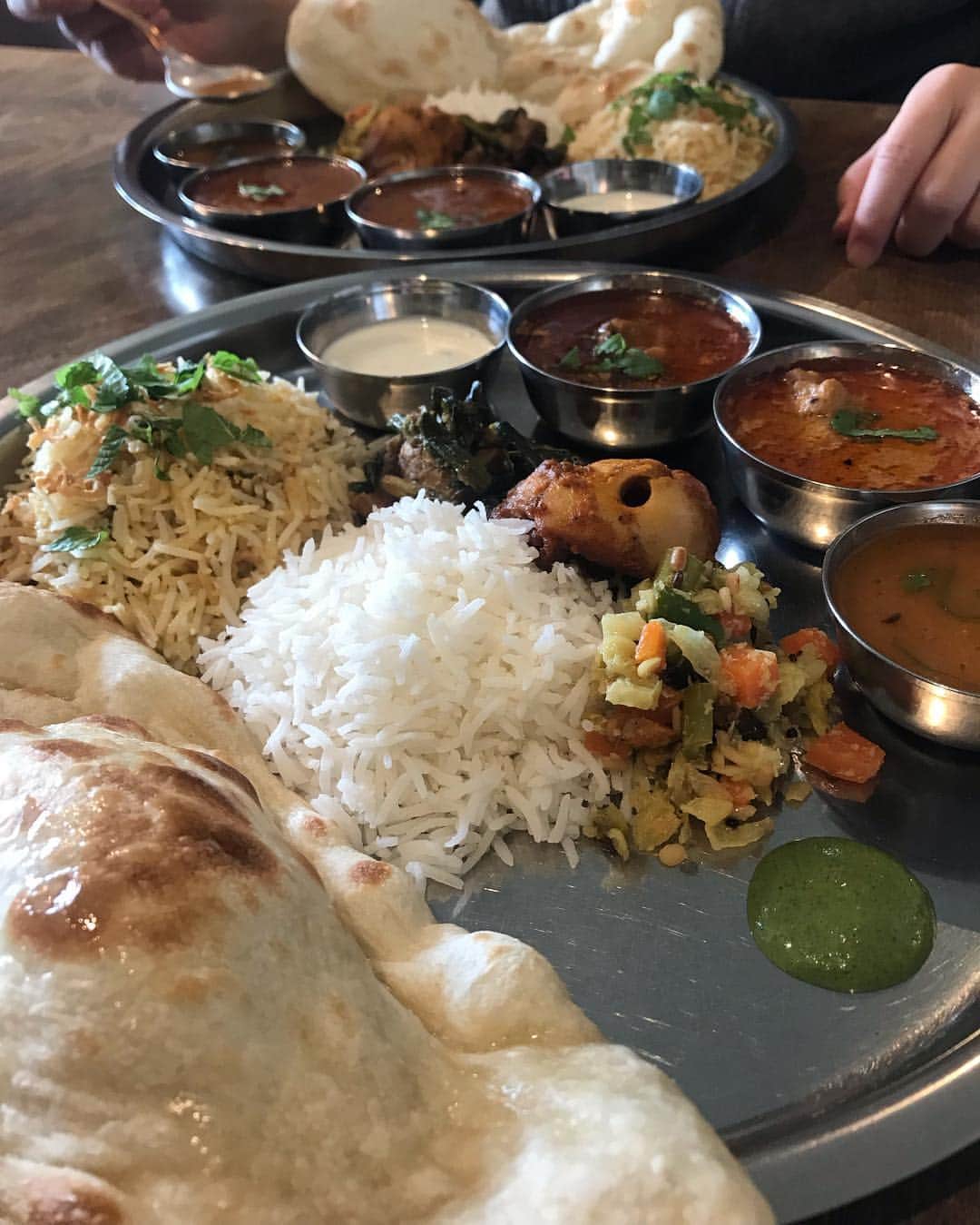 Sayaka.Mさんのインスタグラム写真 - (Sayaka.MInstagram)「. curry memory😍🇮🇳 . . 📸1枚目〜2枚目 📹3枚目動画 ジャドプールの新しい春野菜を取り入れた #南北プレート  2,100yen . 📸4枚目 旧南北プレート 2,200円 . 📸5枚目〜6枚目 #マタレー #プレミアムチキン いつもハンバーグにつられちゃうけど、このチキンカレーも美味しいんだよな〜😋❤️ . . という最近の#カレー活動 🍛 . #ジャドプール 011-520-4600 #北海道 #札幌市中央区 南6西24-3-21 1F・2F https://tabelog.com/hokkaido/A0101/A010105/1046448/ . マタレー 011-641-8844 北海道#札幌市 中央区南1条西23丁目1-8  https://tabelog.com/hokkaido/A0101/A010105/1025101/ . . =============== 私の食べ歩きの記録は My record of eating out. 제 외식기록 ↓↓↓ #sayaka動画 =============== . #カレー #カレー好き #カレー巡り #スープカレー #インドカレー #カレー部 #soupcurry #curry #インドカレー #北インド #北インド料理 #北インドカレー #南インド #南インド料理 #南インドカレー #ナン #チキンビリヤニ #バスマティライス #札幌グルメ #札幌ランチ #ジャド活」4月6日 6時34分 - insta.sayaka