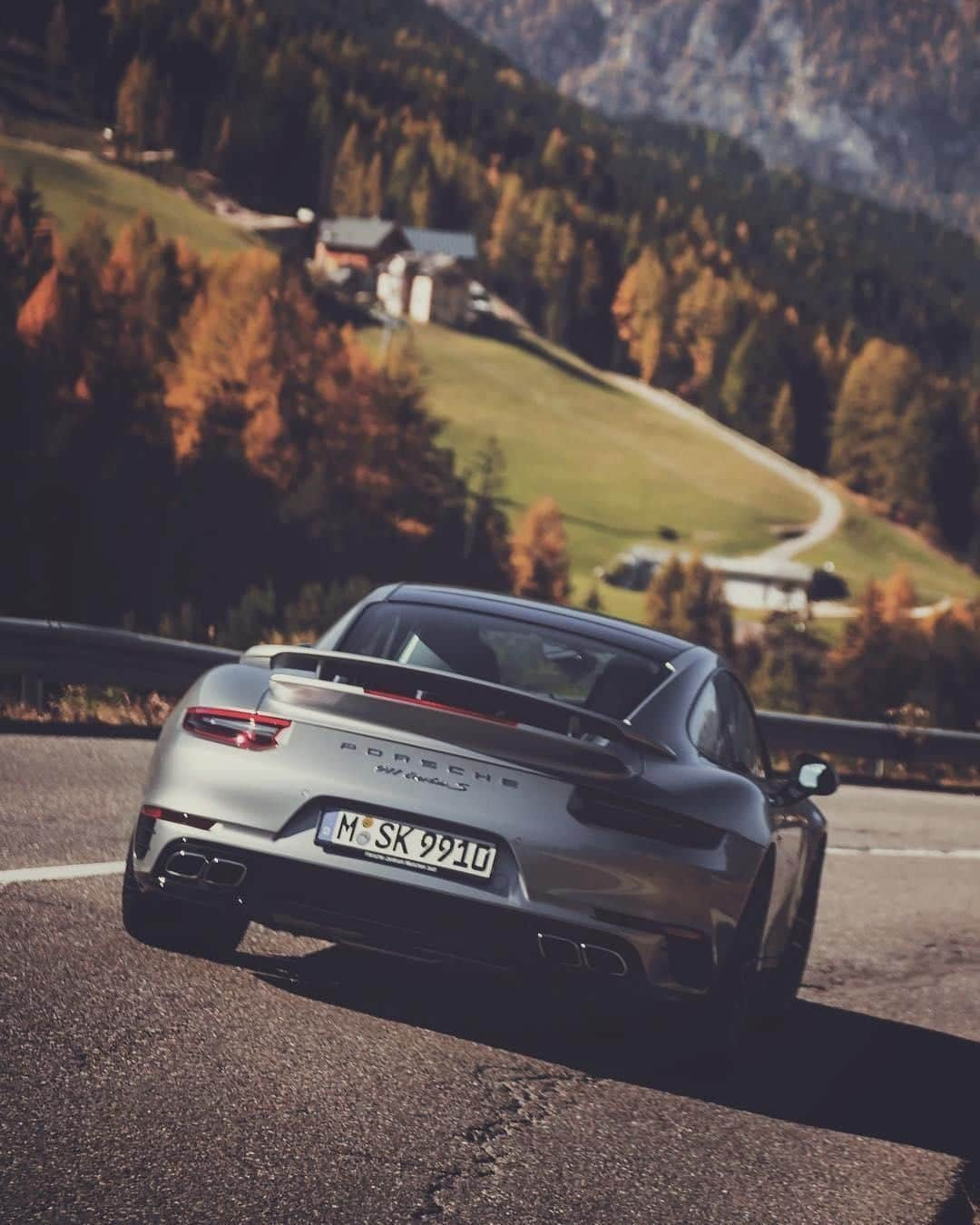 Porscheさんのインスタグラム写真 - (PorscheInstagram)「Don’t move mountains. Conquer them. #PorscheMoment #TimelessMachine #911Turbo (📷: @one_world_one_turbo)」4月6日 6時44分 - porsche