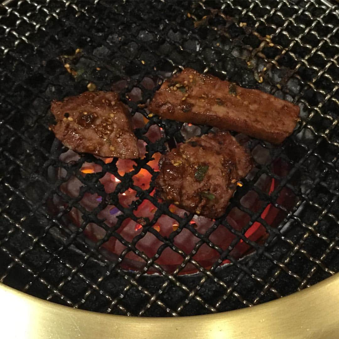 柴田淳さんのインスタグラム写真 - (柴田淳Instagram)「#迎え酒ならぬ迎え焼肉 🥩🥩🥩🥩 これはレバー。 なんだか無性に食べたくて。 刺身レベルのレバー。 臭み一切無く柔らかくてとても美味しかった😍 #焼肉」4月5日 22時10分 - shibatajun_official