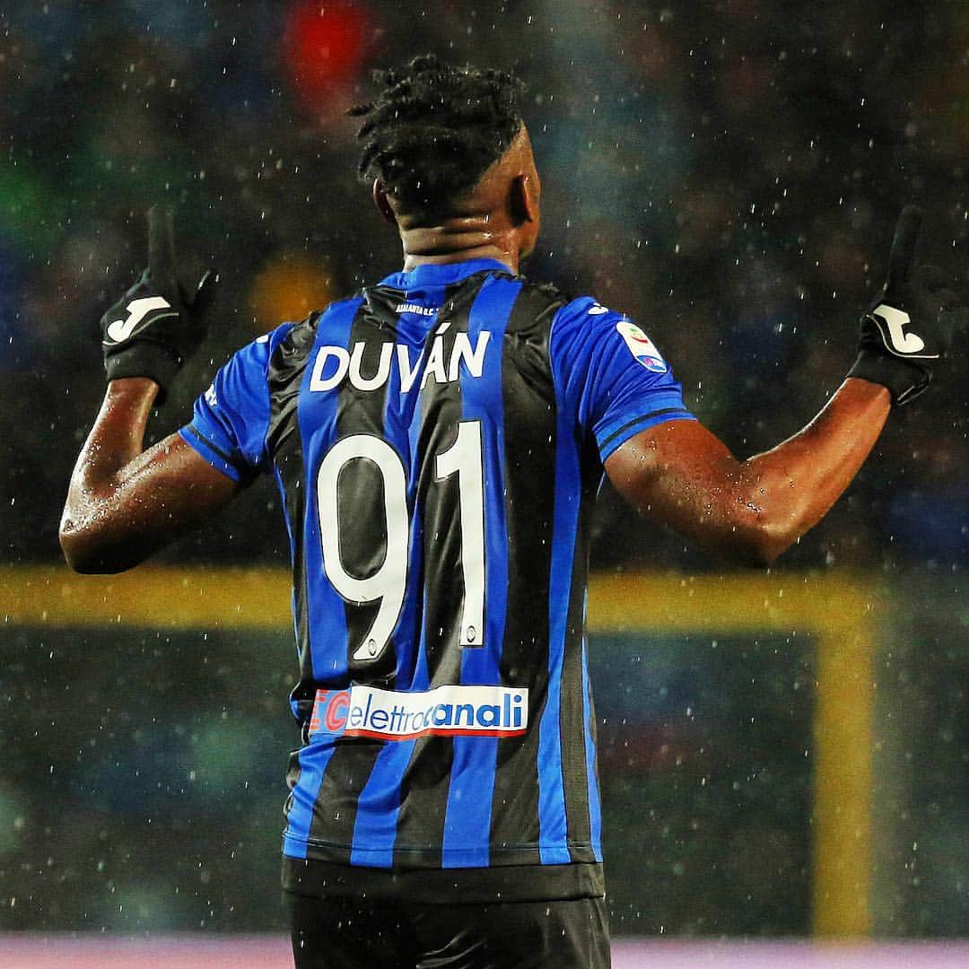 アタランタBCさんのインスタグラム写真 - (アタランタBCInstagram)「⛰ Quota 2️⃣0️⃣ ✅ 👆🏿@duvanzapata91👆🏿 ~ #GoAtalantaGo ⚫️🔵 #Atalanta #Zapata #Bergamo #football #SerieATIM #calcio #forzaatalanta」4月5日 22時15分 - atalantabc