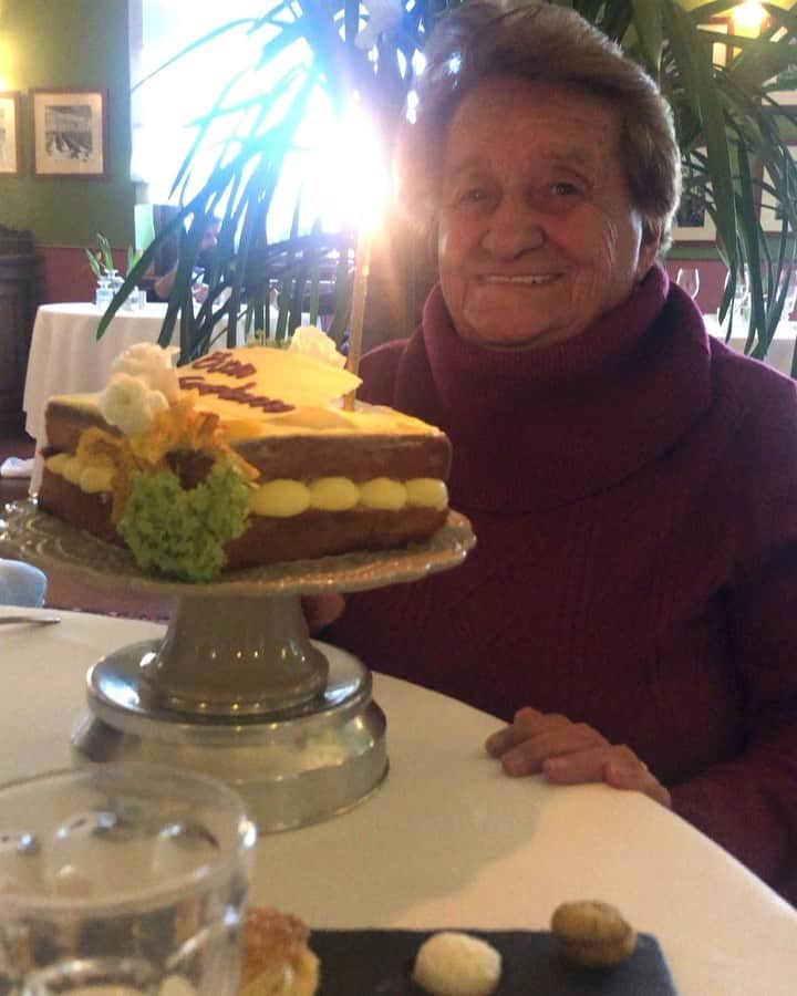 のインスタグラム：「My mama 95 omg#viva #la #mamma #grande #love #amore」