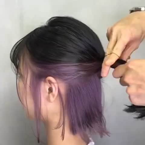 のインスタグラム：「✔style by @kan_kamibayashi_noriyuki 【 #ALBUM動画_スタイリング_ボブ】 ↑別パターンはこちら↑ . cut + color ¥3,500~ double color ¥8,000~ treatment ¥2,000~ etc... ※店舗により料金が異なります。 . . 簡単ゴム一本のアレンジ☝️ . カラー🌈：アイスラベンダー WELLA_KOLESTON PERFECT @wella_creativecolor . こちらのスタイルは 渋谷店の上林 登之（ @kan_kamibayashi_noriyuki ） が担当いたしました！ . 何かご不明点がございましたら お気軽にコメントください。 . 担当スタイリストからも コメントいたします！ . ALBUM（ @album_hair ） . . 【お問い合わせ先】 ALBUM OFFICE TEL / ‪03-6712-5547‬ FAX / ‪03-6712-5548‬ MAIL / info@album-hair.com . . . #ボブ #切りっぱなしボブ #アイロン #美容室 #ヘアスタイル #ヘアセット #スタイリング #外ハネ #カラー #ハイライト #外国人風カラー #インナーカラー #ハイライトカラー #アレンジ #インサ#美容師 #髮型 #髮型師 #髮型設計#攝影 #染髮 #发型 #護髮 #日系髮型#ทรงผม #헤어 #염색 #단발머리 #haircolor」