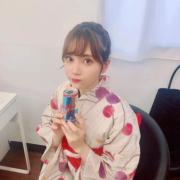 Aoiさんのインスタグラム写真 - (AoiInstagram)「撮影の合間に🤳 RedBullよりオロナミンC派です🥛 あげる写真に困ってるのですが どんな写真がみたいですか？💣 .  #撮影#休憩中#浴衣」4月5日 22時29分 - aoioa