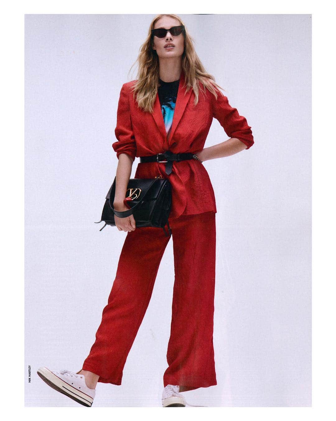 アリジさんのインスタグラム写真 - (アリジInstagram)「Crinkled viscose suit on @elle_italia . Red is the answer this Summer ❤️ . Discover ALYSI Spring Summer Collection in boutique or online, on alysi.it ✌🏻 . . #alysi #ss19 #crinkle #casualelegance #neweditorial #elleitalia #redistheanswer #summerwardrobe #ootd #totallook #red」4月5日 22時26分 - alysiofficial
