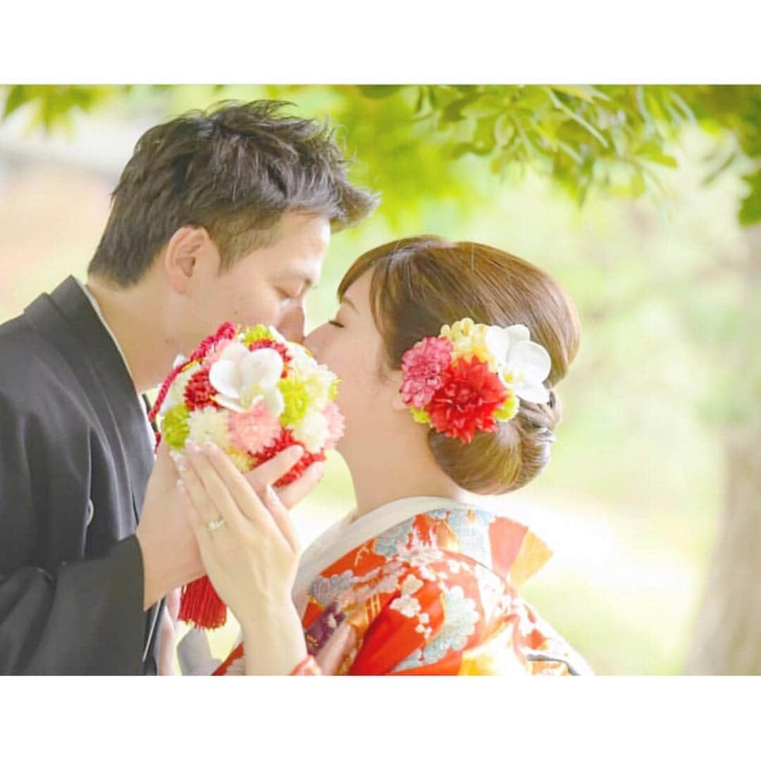 プレ花嫁の結婚式準備アプリ♡ -ウェディングニュースさんのインスタグラム写真 - (プレ花嫁の結婚式準備アプリ♡ -ウェディングニュースInstagram)「とってもcute💕素敵なキスフォト5選💋✨ * * * こちらのお写真は １枚目：@casad_angela さん ２枚目：@eri.wedding96 さん ３枚目：@emi.kirakirawedding さん ４枚目：@the_sally_garde さん ５枚目：@kota__watanabe さん からリグラムさせていただきました🌟ありがとうございました😊✨ * * * どれも真似したくなっちゃう💓cuteな #キス フォト💋✨ * カバーはふわっと広がる #ウェディングドレス と背伸びした花嫁さんが可愛いフォトです😊💕 * 花嫁さんの健気な可愛らしい雰囲気に #新郎 さんもドキドキしちゃうはず💓 * お気に入りの #ウェディングシューズ が見えるのも嬉しいポイントですね👠💕 * * ほかのフォトもとっても可愛いので、ぜひスワイプ👉🏻してチェックしてみてくださいね✨ * * * * ＼📷投稿お待ちしています／ * 花嫁はもちろん、業者さんも大歓迎✨ アナタのお写真をご紹介してもOKという方は、ぜひ #ウェディングニュース にお写真を投稿してください💕 * * ⬇︎関連アカウント⬇︎ * 💒式場検索 【 @weddingnews_concierge 】 👰マイレポ花嫁 【 @weddingnews_brides 】 * * その他、編集部からの連絡専用 @weddingnews_contact や、スタッフ個人の連絡用として @WN_xxxx（xxxは個人名）があります💕 * ………………………………………… ❤️WeddingNewsとは？ * * 花嫁のリアルな”声”から生まれた 花嫁支持率No1✨スマホアプリです📱💕 * * 🌸知りたい… #結婚式準備 に役立つ記事を毎日150件配信中♩ * 🌸見たい… インスタの #ウェディング 系投稿TOP100が毎日チェックできる＊IG画像の複数ワード検索も可♩ * 🌸叶えたい… #結婚式 関連の予約サイトが大集合♩ * 🌸伝えたい… 自分の結婚式レポ『マイレポ』が簡単に作れる♩先輩花嫁のレポが読める♩ * * @weddingnews_editor のURLからDLしてね✨ * * * #プレ花嫁 #結婚  #花嫁  #ウエディング #ウェディングフォト #フォトウェディング #前撮り #新郎新婦 #ラブラブ #ウェディングレポ #プレ花嫁準備 #日本中のプレ花嫁さんと繋がりたい #海外挙式 #ハワイ挙式 #プレ花嫁さんと繋がりたい #ロケーションフォト #weddingphotography #カップルフォト #婚約指輪 #カップル #2019夏婚 #ナチュラルウェディング」4月5日 22時26分 - weddingnews_editor