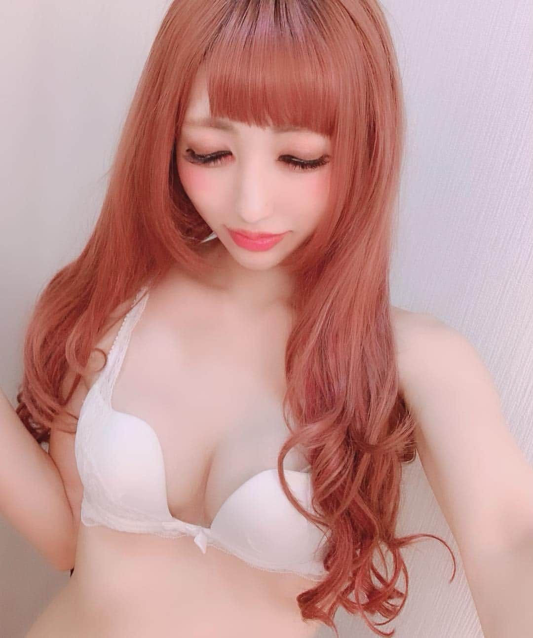 桜咲姫奈さんのインスタグラム写真 - (桜咲姫奈Instagram)「ヒアルロン酸の豊胸してから １ヶ月経ったよー♥️ 痛みも全くないし入れる前に 比べて盛れるようになったから ほんとに嬉しい--✨満足っっ！！ ･ ･ 今日発売の姉agehaにも詳細載ってるからぜひ見て見てね--🍓✩°｡⋆♡*° ･ ･ #ガーデンクリニック  #ガーデンクリニック池袋 #ヒアルロン酸 #ヒアルロン酸豊胸 #豊胸 @garden_clinic_official @garden_kato」4月5日 22時36分 - himena_ousaki