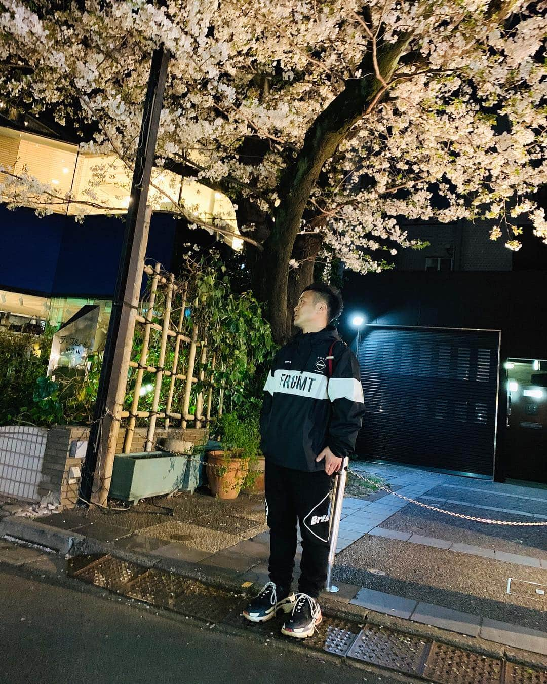 入江慎也さんのインスタグラム写真 - (入江慎也Instagram)「ファッションスナップっぽく  桜の下🌸🌸🌸で  #フラグメント #fragment  #bristol  #fcbristol  #soph #balenciaga  #ape #gucci  #桜🌸🌸🌸 #花見 #ファッション #ootd」4月5日 22時39分 - oreirie0408