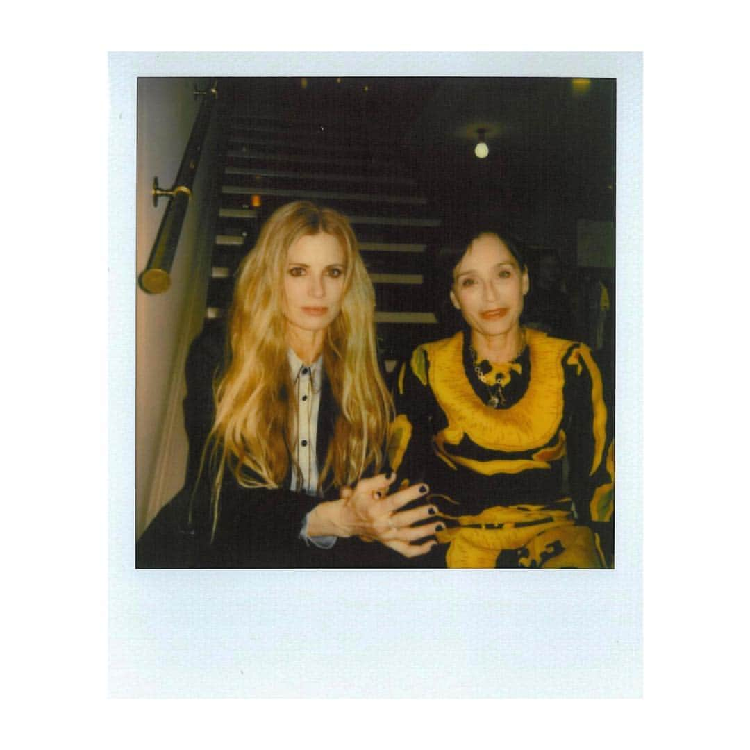 ローラ・ベイリーさんのインスタグラム写真 - (ローラ・ベイリーInstagram)「Stairway to BELLA FREUD heaven 🌙💫 Last night’s @polaroid  @bella_freud  X @tagwalk  @kristinscottthomas 🖤 @saspg 🌈」4月5日 22時49分 - laurabaileylondon