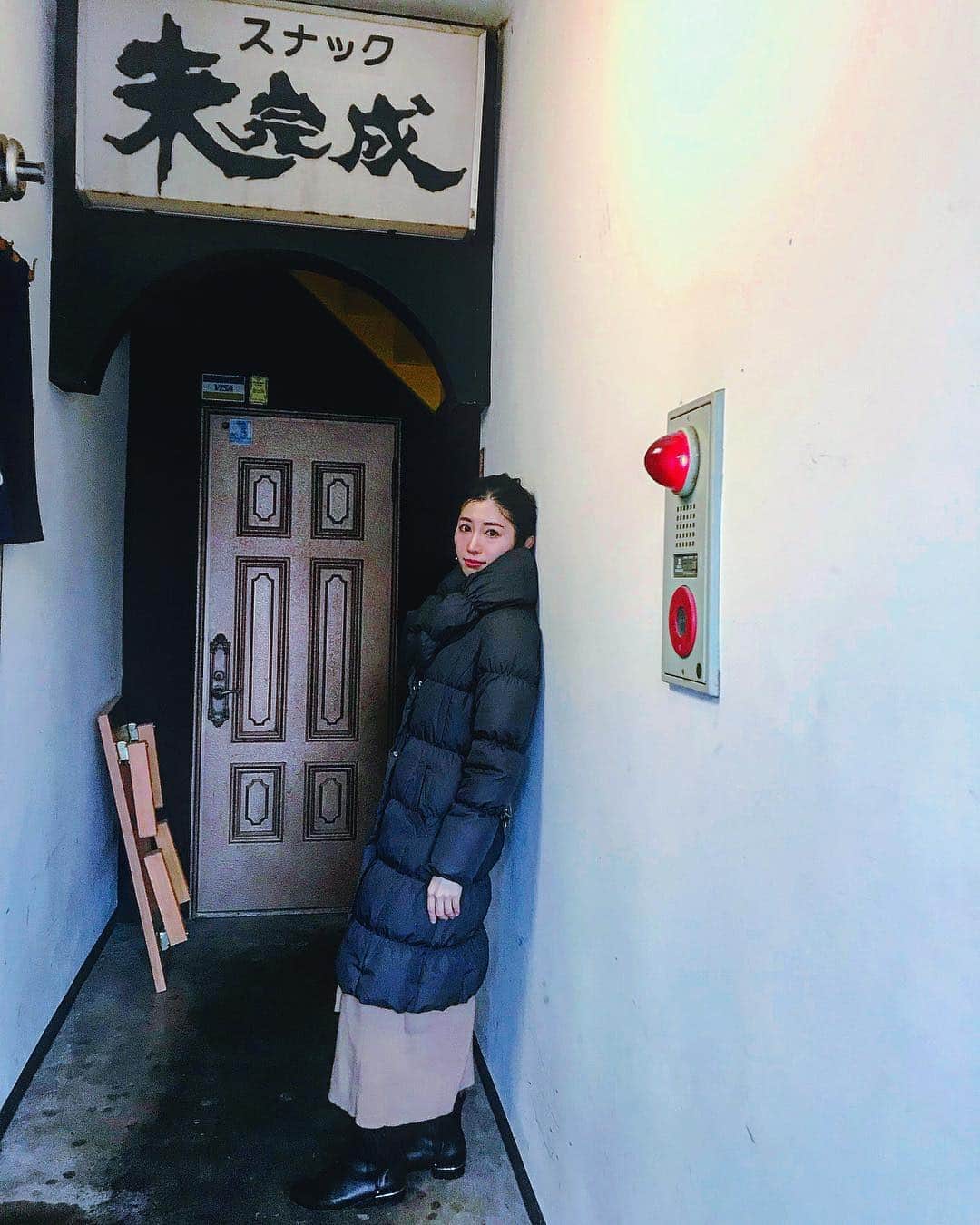 のインスタグラム：「#スナック未完成  こういうの、無性に気になっちゃうタイプです。  一一一一一一一一一一一一一一一一一一一一一一一一一一一一 #まさかの閉店#スナック#未完成#枝幸#おいおい#切ない#哀愁#ここでカラオケしてみたかった#じわる#じわるdays#こういうの好き  #北海道#hokkaido#esashi#だら銭#毛ガニ#名物#名産#取材#視察#ツアー#trip#businesstrip  枝幸の繁盛店、だら銭で毛ガニ祭り🦀」