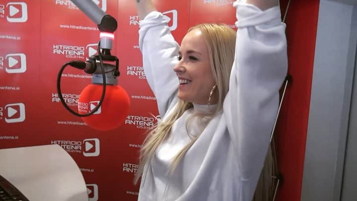 Nika Kljunのインスタグラム：「Would you know all these answers about @justinbieber ? 😳😆 This was a set up @hitradioantena ! 😅 . All the love for you guys. Thank you for having me! Full of laughter bright and early on the radio. U guys rock! @jericazupan @urusb  @alenpodlesnik 🙌🏼 . Check the full radio interview on their website 🖥❗️ . #radiointerview #nikakljun #slovenian #funandlaughter #bolerointernational #bolerodancecenter #dancelifestyle #choreographer #ilovemyhometown #alwaysthankful」