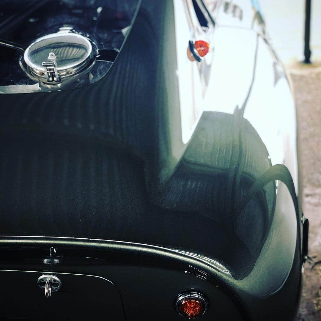 ニック・ハイドフェルドさんのインスタグラム写真 - (ニック・ハイドフェルドInstagram)「#neveradullmoment here with fantastic cars @goodwoodmotorcircuit #membermeeting #classiccar #carlover」4月5日 23時14分 - nickheidfeld