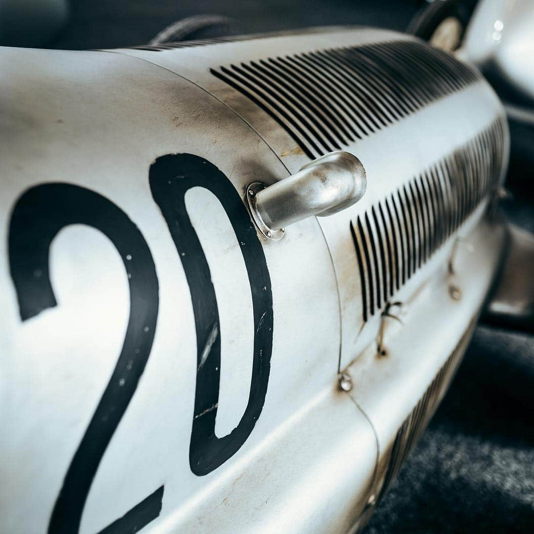 MERCEDES AMG PETRONASさんのインスタグラム写真 - (MERCEDES AMG PETRONASInstagram)「Taking it back to the @mercedesbenz racing machines of the past... 👀#MBClassic • • • #Mercedes #MercedesBenz #Silverstone #Motorsport #Racing #Retro #MercedesBenzClassic #FlashbackFriday」4月5日 23時26分 - mercedesamgf1