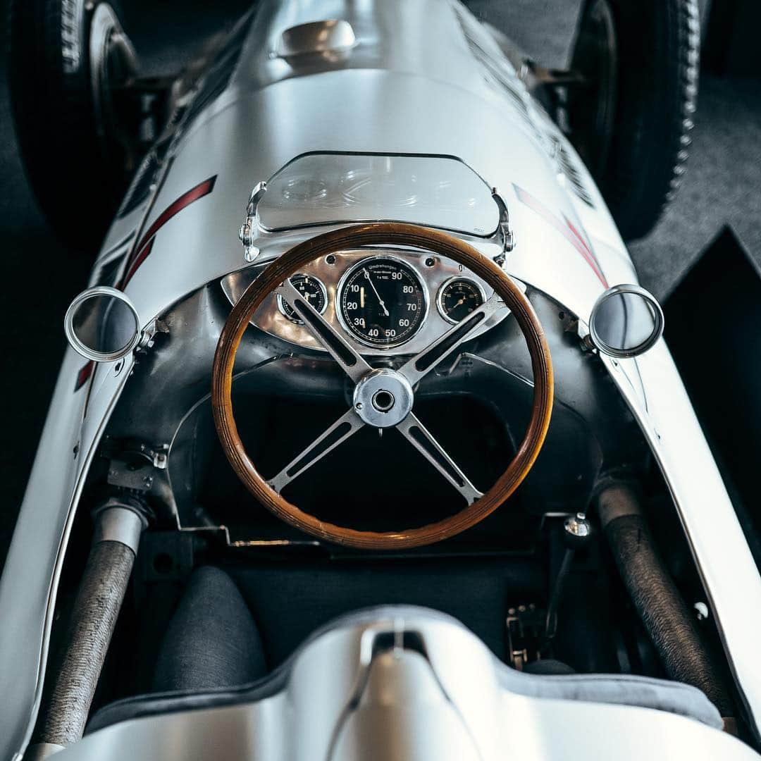 MERCEDES AMG PETRONASさんのインスタグラム写真 - (MERCEDES AMG PETRONASInstagram)「Taking it back to the @mercedesbenz racing machines of the past... 👀#MBClassic • • • #Mercedes #MercedesBenz #Silverstone #Motorsport #Racing #Retro #MercedesBenzClassic #FlashbackFriday」4月5日 23時26分 - mercedesamgf1