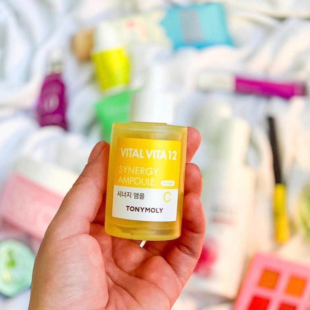 TONYMOLY USA Officialさんのインスタグラム写真 - (TONYMOLY USA OfficialInstagram)「Our Vital Vita 12 Synergy ampoule is formulated with key ingredients like Vitamin C, Niacinamide, Adenosine and Squalane to brighten and give your skin that healthy bounce!✨💕 Grab yours today at @ultabeauty & @macys #xoxoTM #TONYMOLYnMe // 📸: @verisanbeauty」4月5日 23時28分 - tonymoly.us_official