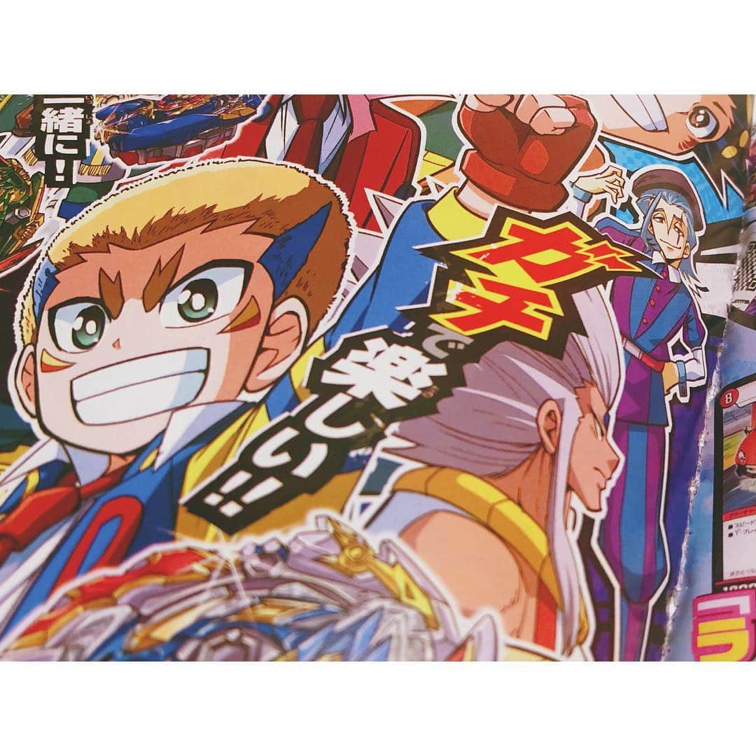 潘めぐみさんのインスタグラム写真 - (潘めぐみInstagram)「💥『 #コロコロコミック 』4月号💥 . 森多ヒロ先生の『ベイブレードバースト』連載中です‼️ . ベイバトルはもちろんのこと キャラクターの個性のぶつかり合いも熱いです‼️ . 購入した書店では、何やらキャンペーン中だったようで、くじを引いたら、ファイルが当たりました。 . 偶然にもドラムカラーで愛着が湧いています。 . #ベイブレードバースト #ベイブレードバーストガチ #新主人公 #虹龍ドラム . 魅力的ならキャラクターいっぱいいるんだけど ズキューーーンとキタのは こちらのキャラクター… . ドラムに対しての、彼。 . 奇術師であるヒ◯カを思い浮かべてしまいました。 .」4月5日 23時29分 - han_meg_han