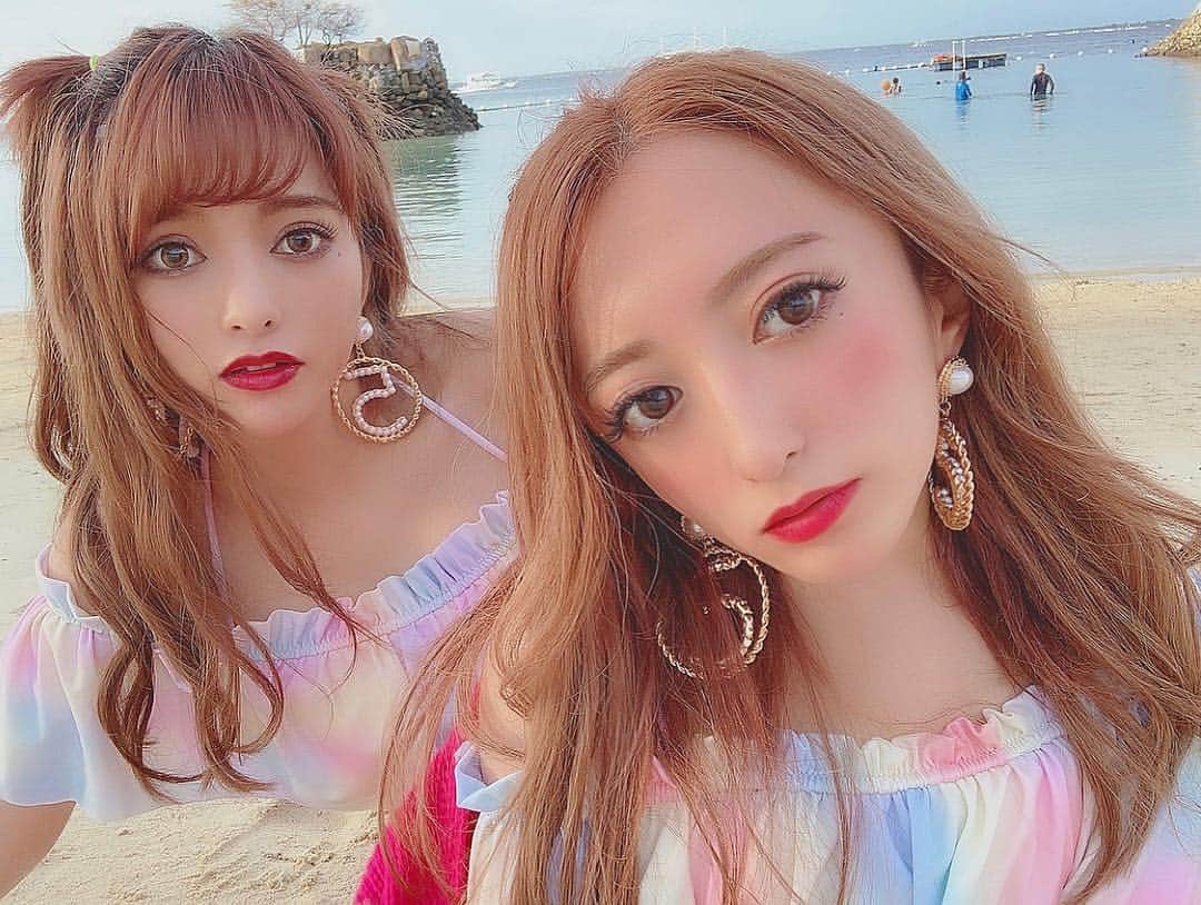 のインスタグラム：「平和すぎて🕊  ５月の予定ももう計画中 はやすぎない？笑 しーあーわーせー💛💙 今はホテルでまったりちゅう。﻿ ﻿ あ〜あっという間に﻿ １日がおわってしまった😢❤️。。笑﻿ ﻿ ﻿ ﻿ #follwme #fashion #followhim #follow4follow #instaday #instalike #instadaily #instacute #love #redhair #followme  #code  #fashion  #followforfollow ﻿﻿﻿﻿#맞팔 #선팔 #소통  #맞팔해요 #소통해요#f4f #l4l #instagood #followme ﻿﻿﻿﻿﻿﻿﻿﻿ #followforfollowback#follow4followback﻿﻿﻿﻿﻿﻿﻿ #セブ #セブ島 #trip #twins #ビーチ」