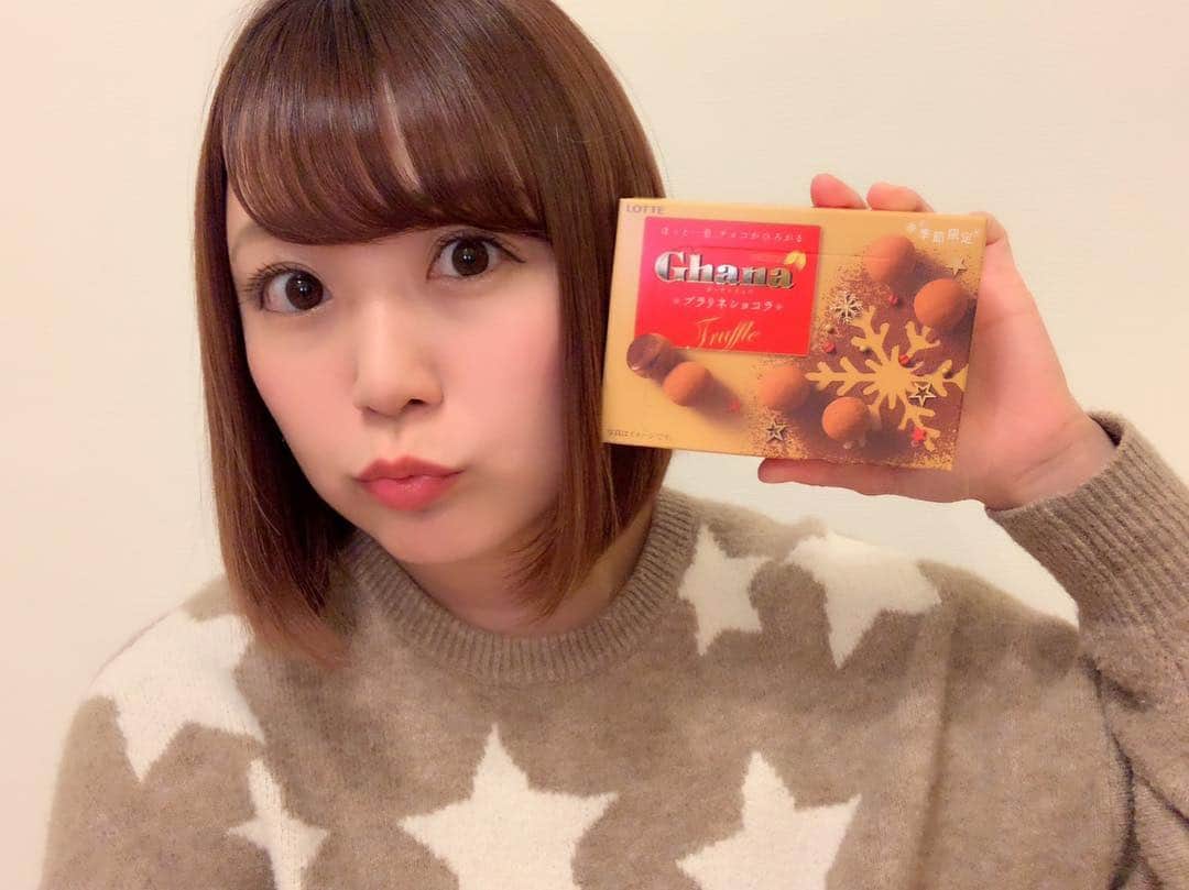 のインスタグラム：「季節限定で雪の絵柄が描かれてるってことはもうすぐ終わっちゃうよね😢？？プラリネを手軽に食べられる素敵チョコ、、なんで冬の間に気がつかなかったんだ、、、😭😭コンビニにある限り食べ続けるぞーっ😭💓💓💓 #Ghana #ガーナ #ガーナトリュフ #トリュフチョコ #プラリネ #プラリネショコラ #LOTTE #ロッテ #季節限定 #chocolate #sweets #スイーツ女子 #アラサー女子 #FLOVE #ショートボブ #photooftheday  #JAPAN #japanesesweets #japanesegirl #avex #avexmanagement #instagood #followme #極度の甘党 #ricashima #嶋梨夏」