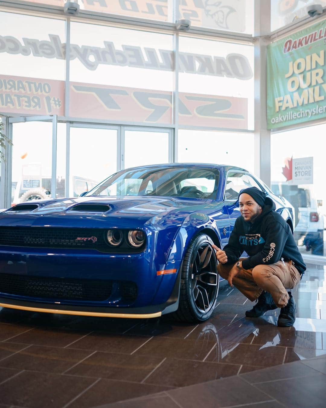 CarsWithoutLimitsさんのインスタグラム写真 - (CarsWithoutLimitsInstagram)「Dodge Challenger HellCat Red Eye  Thanks goes out to @oakville_chrysler @patty.stones  Check out the full video on our YouTube/IGTV  @shaw416 @indujan_  Video @paulsaini_  Photo @frozenfraim  #carswithoutlimits #toronto #hellcat #redeye」4月5日 23時47分 - carswithoutlimits