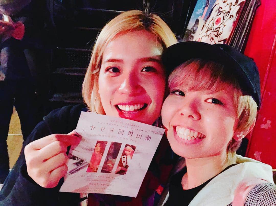 岡田真帆のインスタグラム：「もう来週になりましたー！！ 4月10日(水) Motion Blue YOKOHAMA ！柴山哲郎トリオライブ！ チャージフリー！ ぜひ予定に組み込んどいてください(*☻-☻*) open_6:00pm / showtime_7:30pm チャージフリー gt Tetsuro Shibayama bs 岡崎アンナ dr 岡田 真帆  Motion Blue yokohama  予約窓口：045-226-1919」
