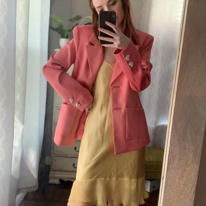 ジェーン・アルドリッジのインスタグラム：「New IGTV video up, in which I try on all of the blazers I own. There are 21, I counted 😬 song: Life With You: Expansives」