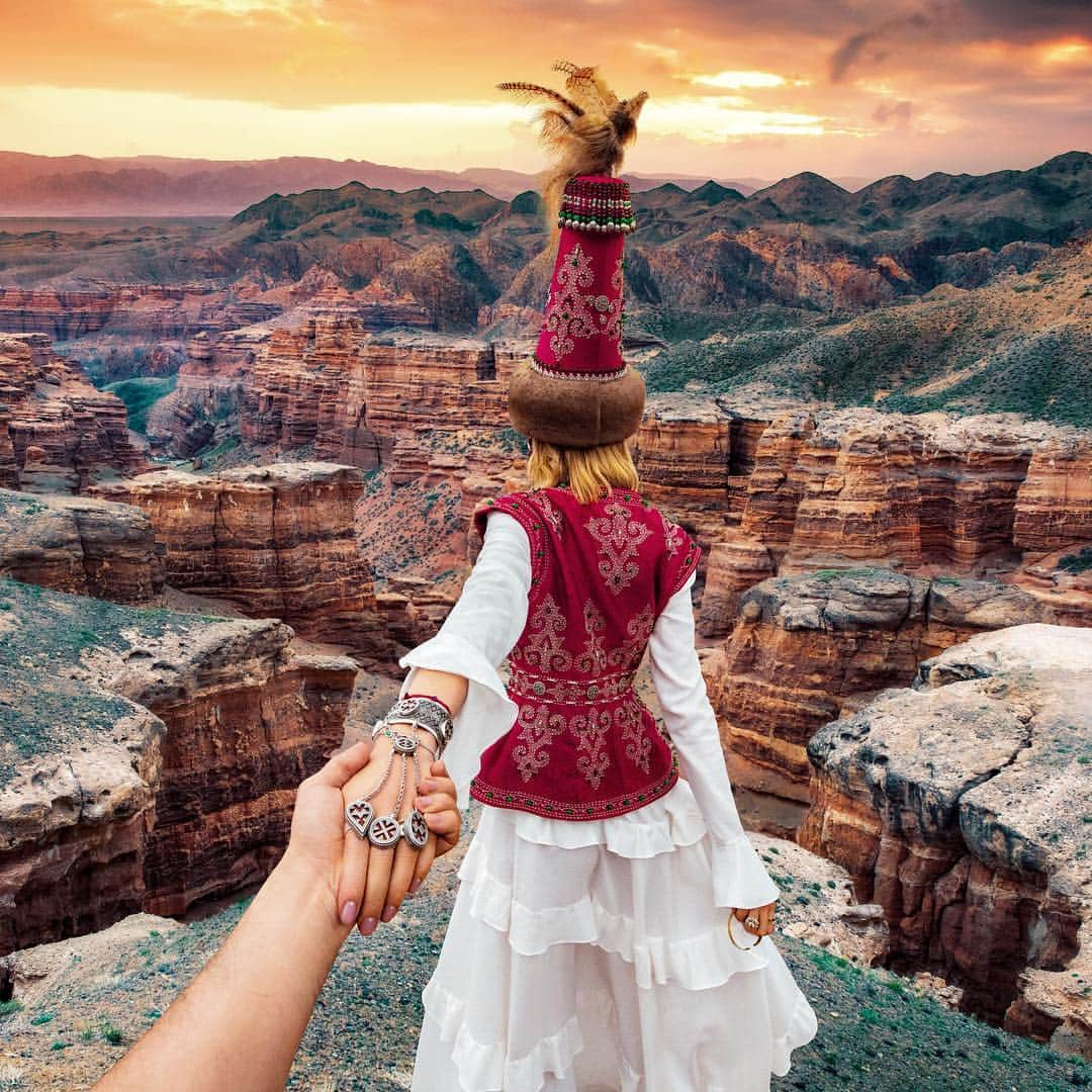 Murad Osmannさんのインスタグラム写真 - (Murad OsmannInstagram)「#Followmeto Charyn Canyon with @natalyosmann.  Continuing to share images from the amazing Qazaqstan. Any followers that are from there? 🇰🇿 🇰🇿🇰🇿🇰🇿🇰🇿🇰🇿🇰🇿🇰🇿🇰🇿 #следуйзамной в Чарынский Каньон в Казахстане. Продолжаем выкладывать наш проект из невероятного Казахстана. Кто из подписчиков у нас оттуда?」4月5日 23時54分 - muradosmann