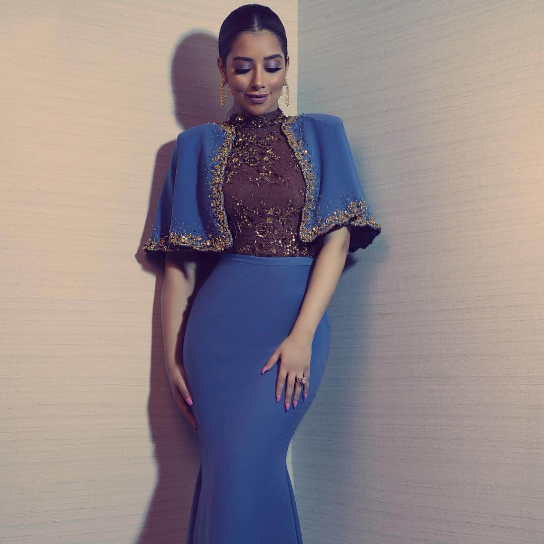 Balqees Ahmed Fathiさんのインスタグラム写真 - (Balqees Ahmed FathiInstagram)「#بلقيس_لوك_بوك  ستايلست @ma.fashionconsultancy  الفستان تصميم @omgcollection  مكياج @balqeesfathi  شعر@nwrlbwryny من صالون @cheyakw  مجوهرات @zoughaibandco  تصوير @fatimasahwanphotography  #balqeeslookbook」4月5日 23時54分 - balqeesfathi