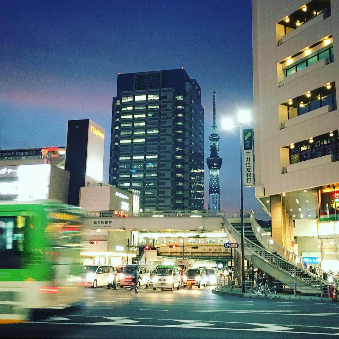 散歩の達人さんのインスタグラム写真 - (散歩の達人Instagram)「都バスで今日はどこへ行く？ A big bus terminal Kinshicho(錦糸町) #goodnight #東京周辺路線バスさんぽ #都バス #スカイツリー #錦糸町 #東京 #bus #skytree #kinshicho #tokyo #散歩の達人」4月5日 23時54分 - san_tatsu