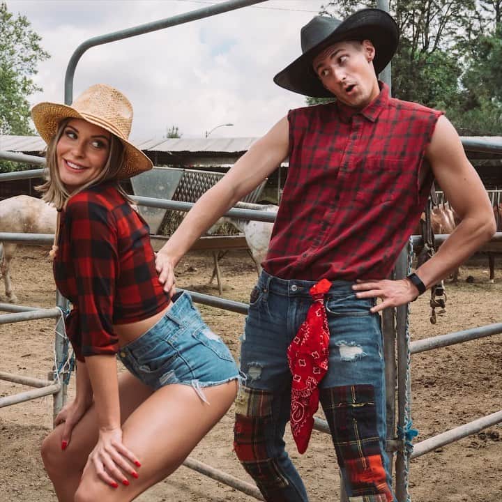 Mark Dohnerのインスタグラム：「when she likes COUNTRY BOYS! 🤠🐴 @ ur friend and say nothing 😂😂 (w/ @ashxschultz & @justin.hedman) #country #horse #video #comedy」